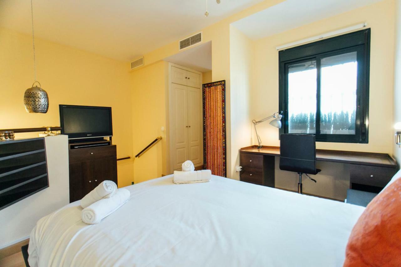 Bright Duplex W/ Terrace Apartman Sevilla Kültér fotó